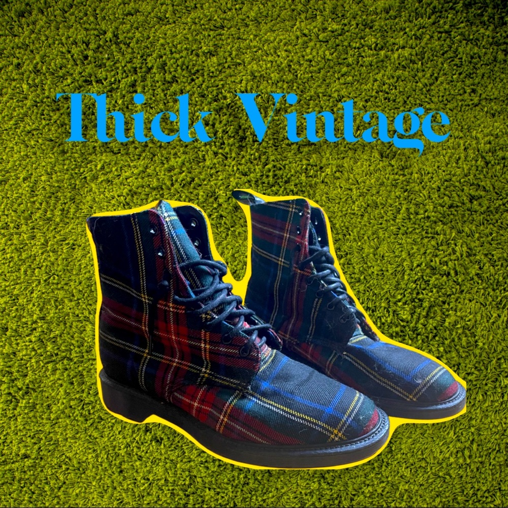 Dr. Martens ❤️ Plaid 🖤 Made in England 💙